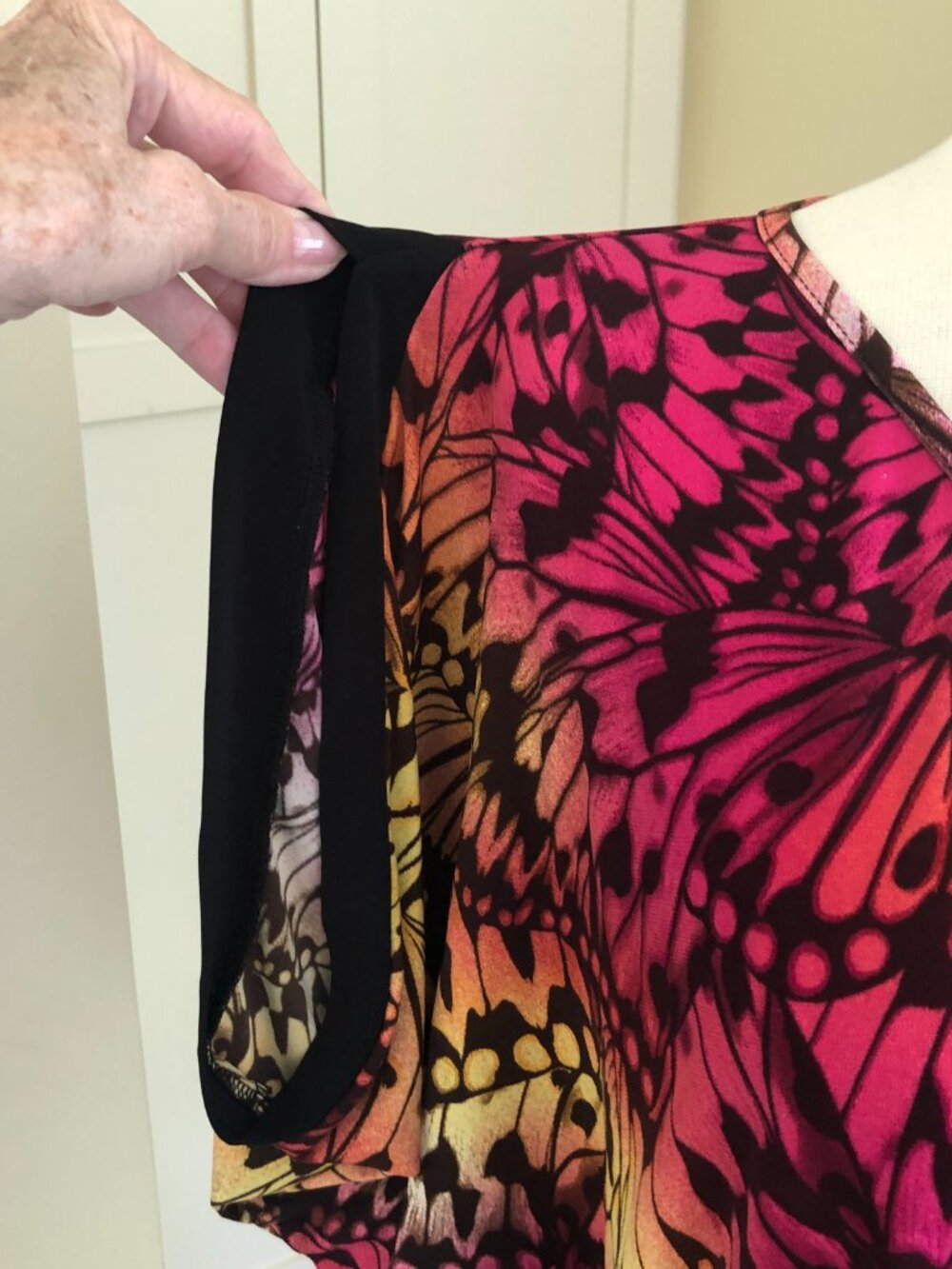 New Directions 2x Butterfly Print Top - Picture 3 of 5